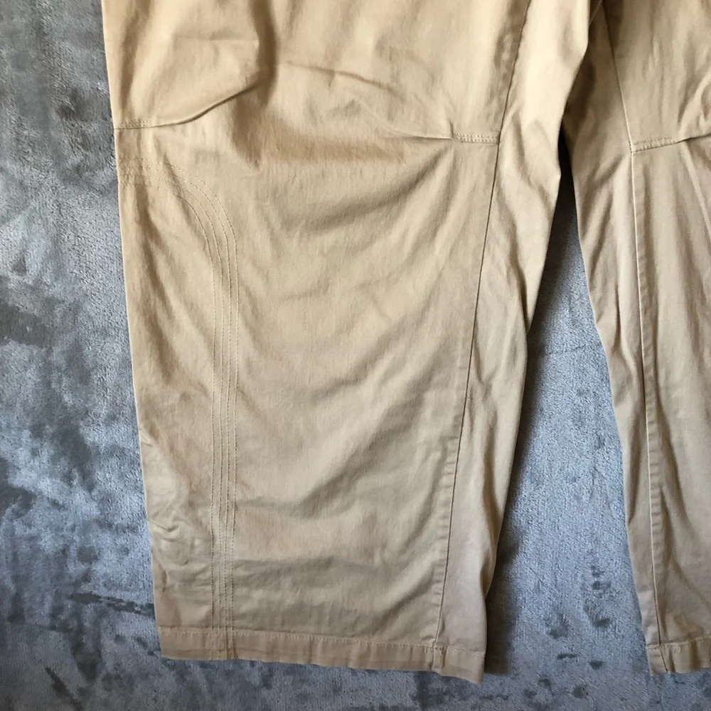 Avenue Beige Stretch Capri Pants Size 26 Plus Workwear